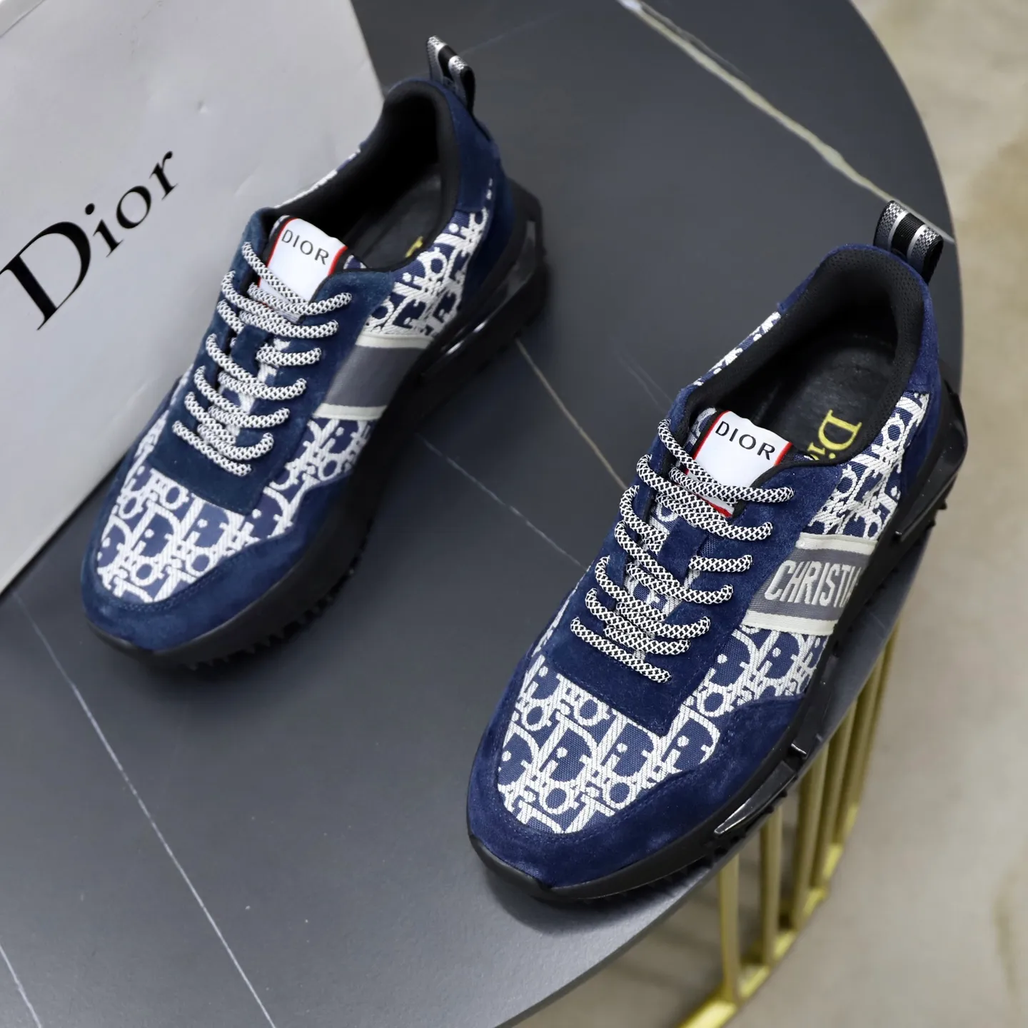 Ex-factory price: 442💰🙅‍♂️🙅‍♂️🙅‍♂️ Brand: Dior DIOR Standard code: 38-44 (45 customized) Grade: Same as the official website Material: Original cowhide material spliced with brand cloth Comfortable and breathable lining Lightweight and wear-resistant sports outsole Style category: Men's fashion casual shoes Running sports shoes Distinguished luxury brand elements Top luxury color: actual picture color